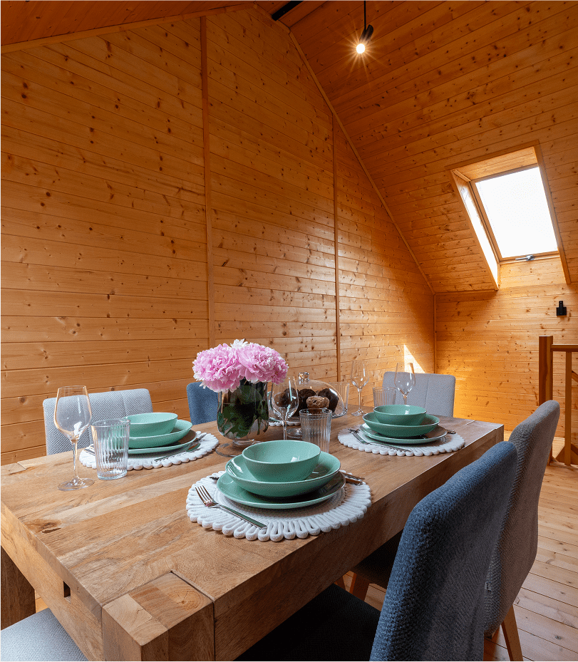 galeria 06 - jadalnia z zastawionym stołem